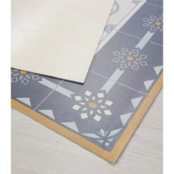 Alfombra De Vinilo De Baldosas Hidráulicas Modernistas Azul 195x285cm DARIEN 7 Alfombra De Vinilo De Baldosas Hidráulicas Modernistas Azul 195x285cm DARIEN -Beneton Alfombras Tienda 0b7b012791f7595f3e233931e7bd4fa4b31ee716 42e50e98118c4e559f73229e37b3c058